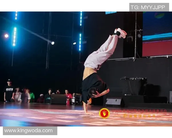 重庆街舞队在世界攀岩锦标赛中的意识表现与团队协作分析 重庆街舞队在世界攀岩锦标赛中的意识表现与团队协作分析